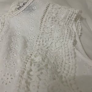 Forever 21 elegant pattern blouse